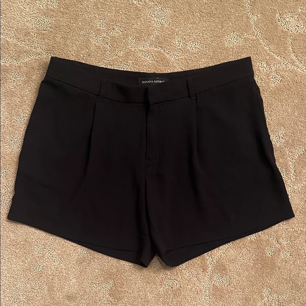 Banana Republic Black Pleated Dress Shorts, Sz 2